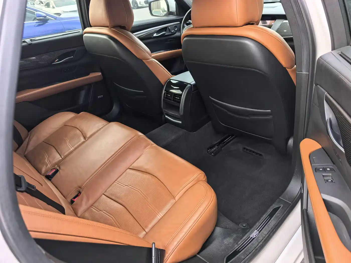 Cadillac CT6 2016 28T Leading фото 9