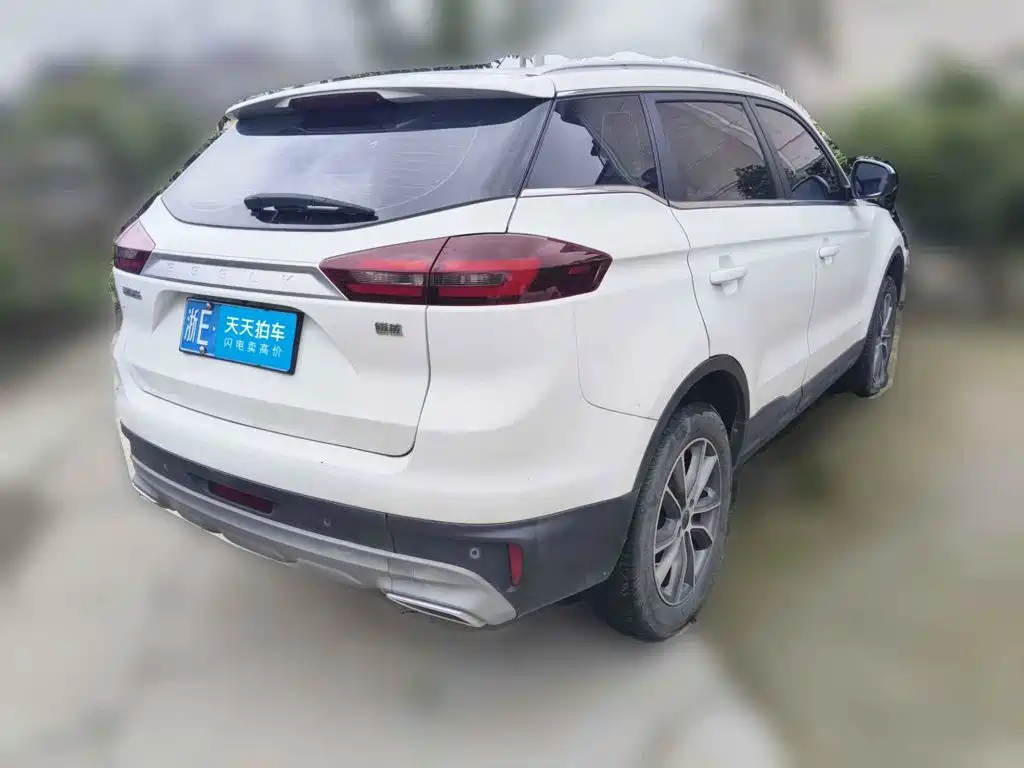 Фото 2 - Geely Boyue