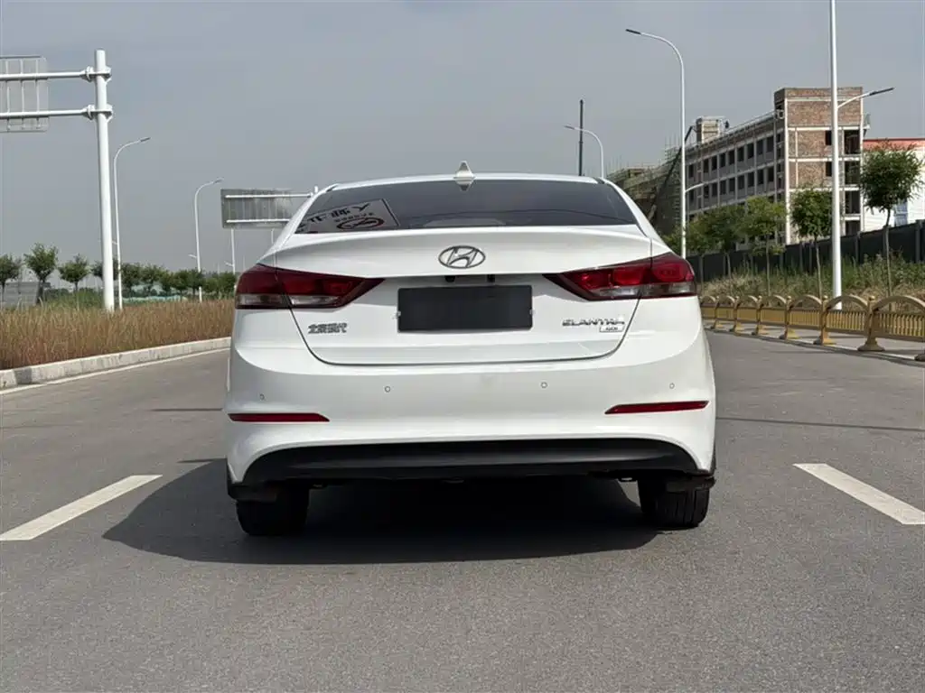 Hyundai Elantra 2016 Model 1.6L Automatic Smart Elite фото 15