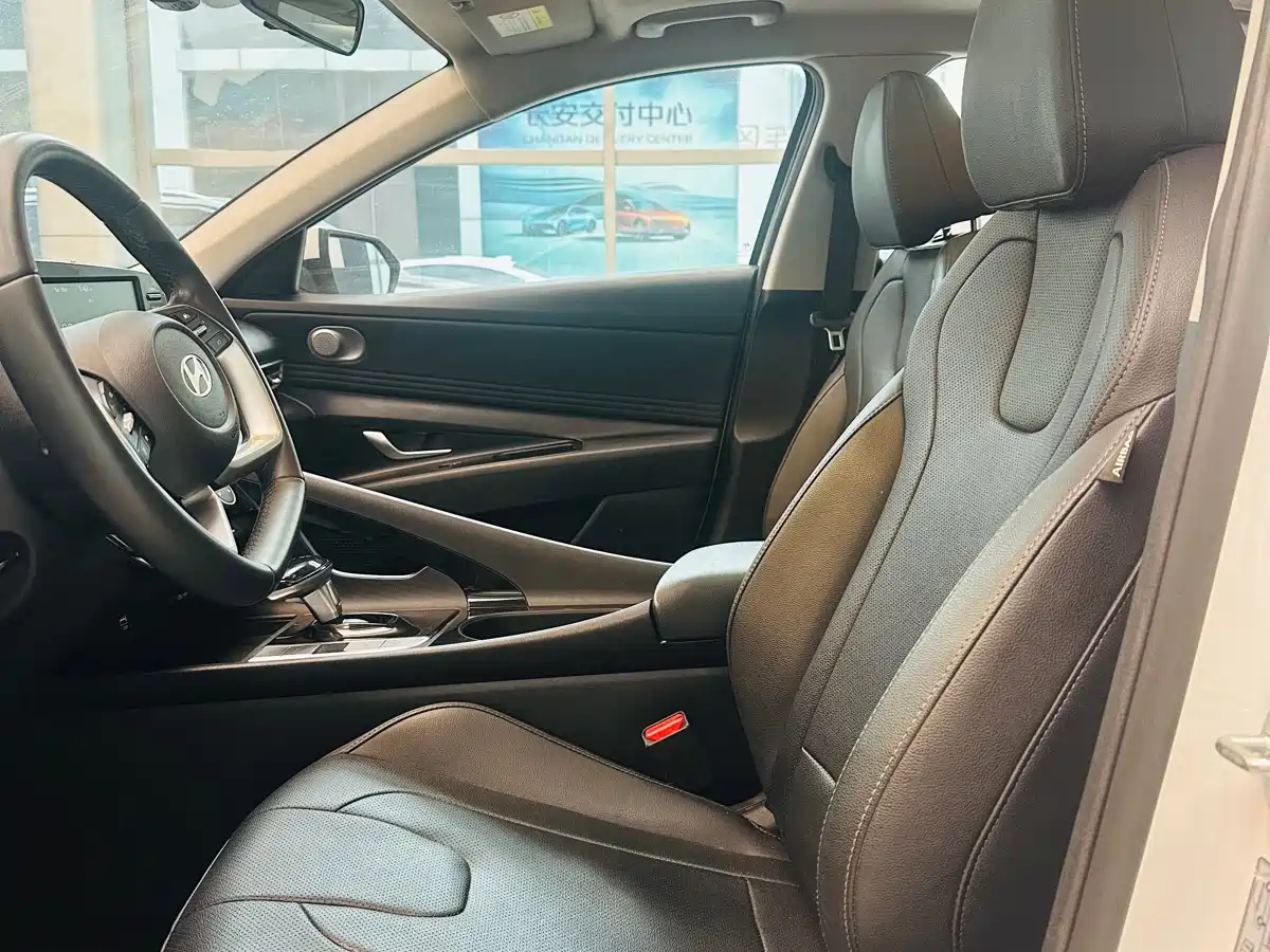 Hyundai Elantra 2023 1.5L CVT GLX Elite Edition фото 11