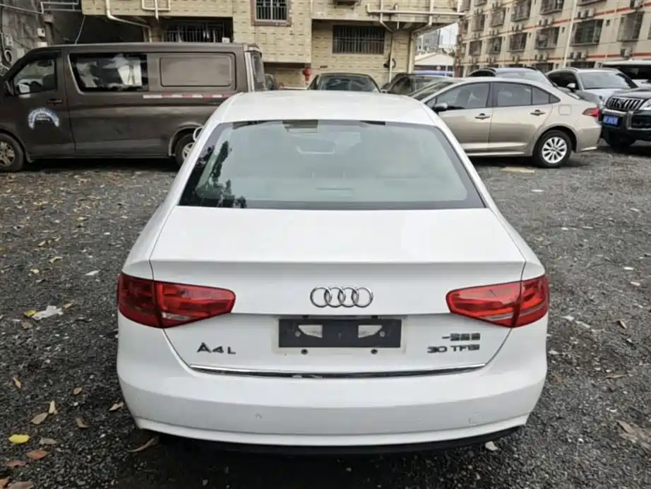 Audi A4L 2013 30 TFSI Automatic Comfort фото 8