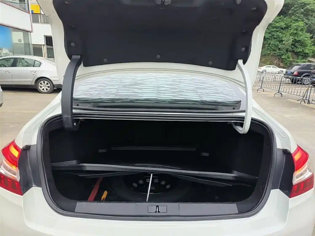 Peugeot 408 2016 1.6T Automatic Luxury Edition фото 19