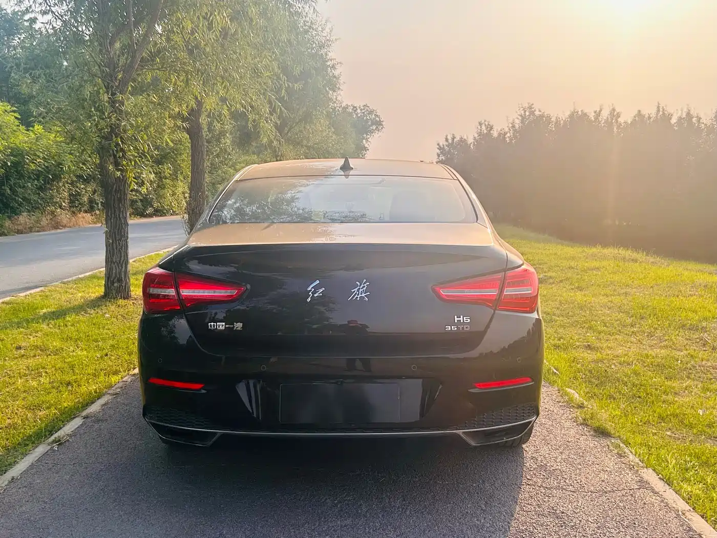 Hongqi H5 2020 1.8T Automatic Smart Connection Qi Rhythm Edition фото 10