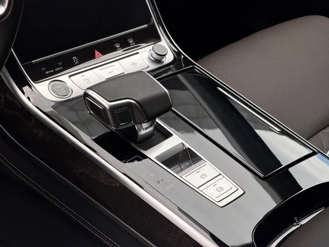 Audi A8 2025 2025 A8L 50 TFSI quattro Exclusive Selection