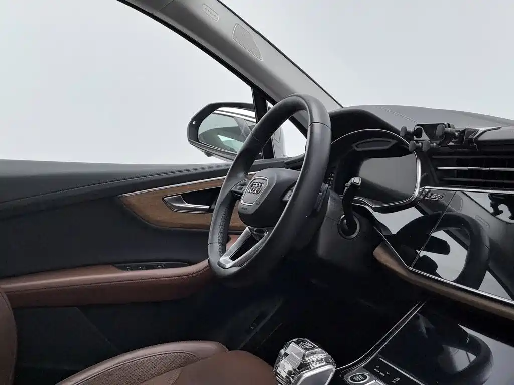 Фото 22 - Audi Q7