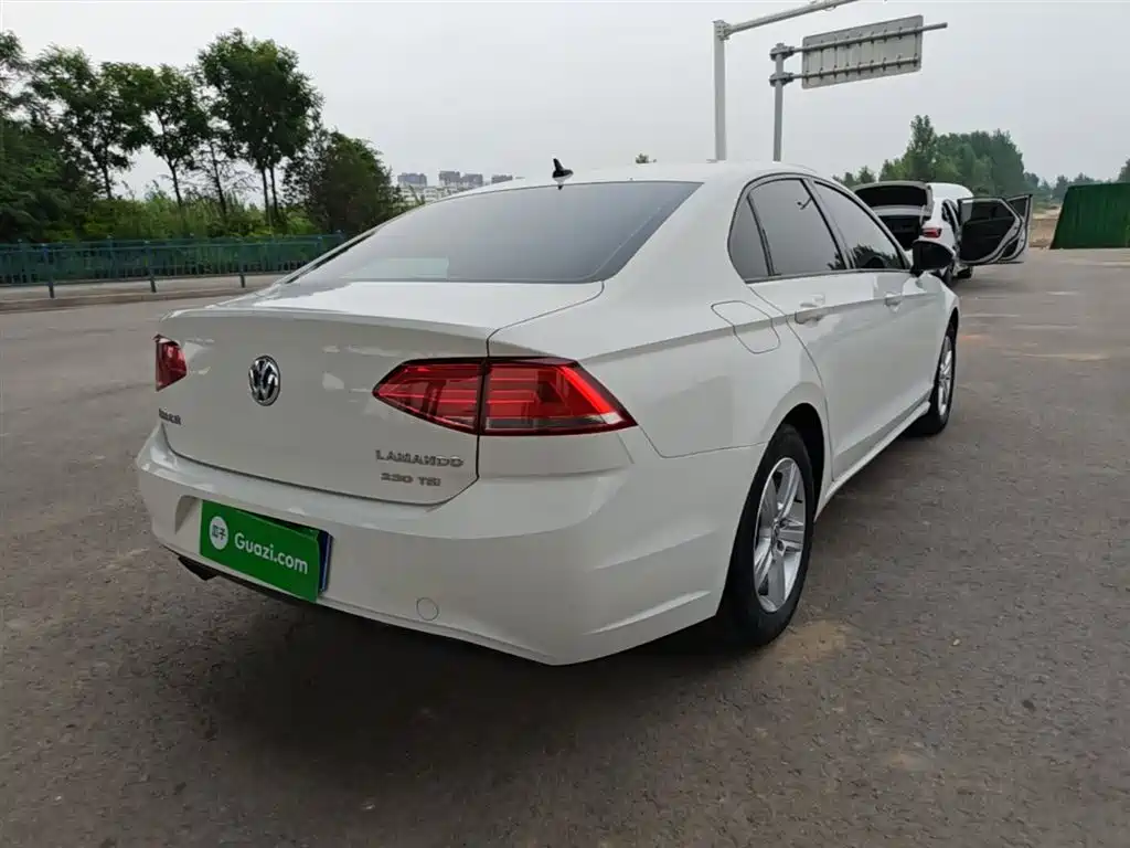 Volkswagen Lamando 2015 230TSI Manual Style Edition фото 7