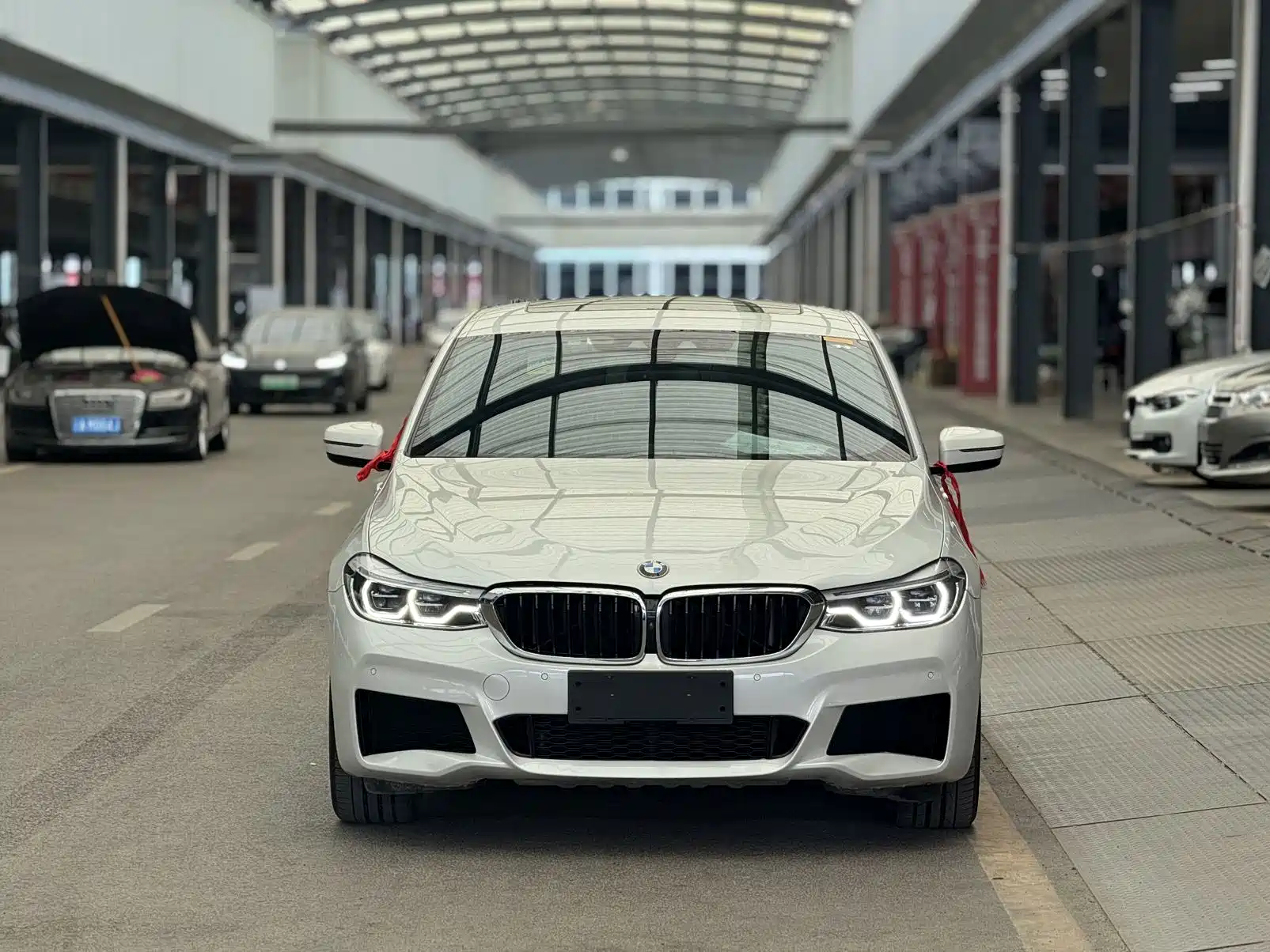Фото 2 - BMW 6 Series GT
