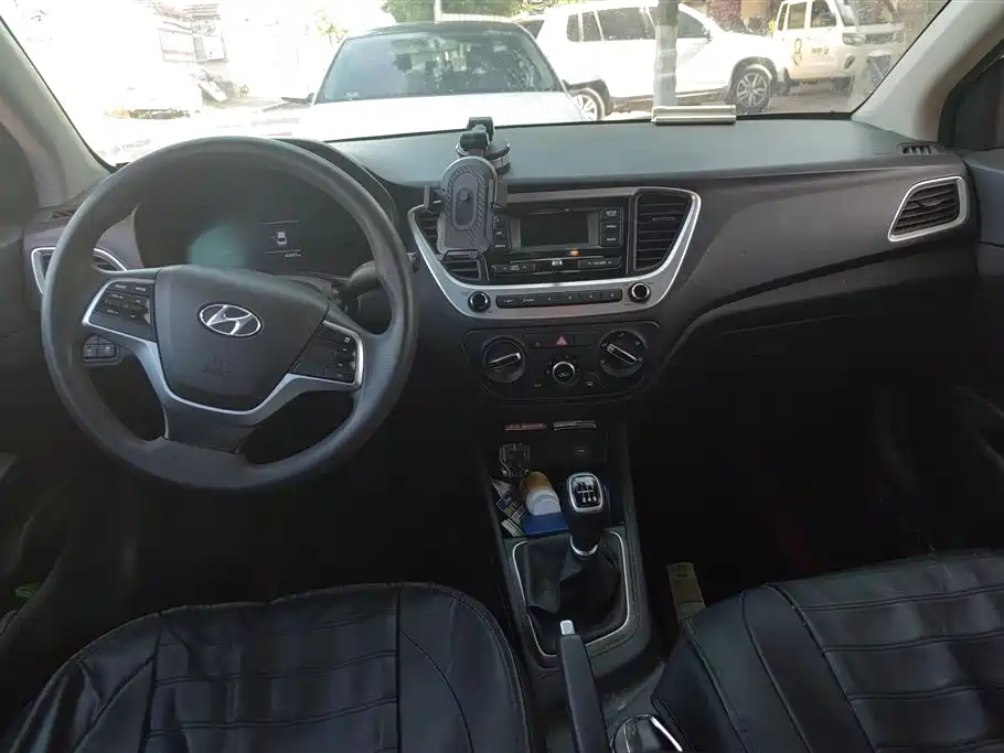 Hyundai Verna 2020 1.4L Manual GLS Cool Edition фото 12