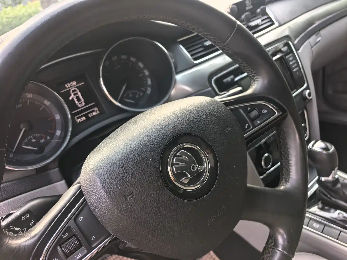 Škoda Superb 2013 1.8TSI Automatic Elegance Edition фото 11