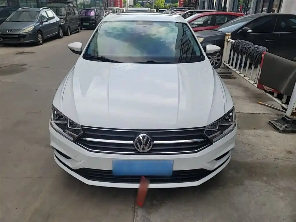 VOLKSWAGEN BORA