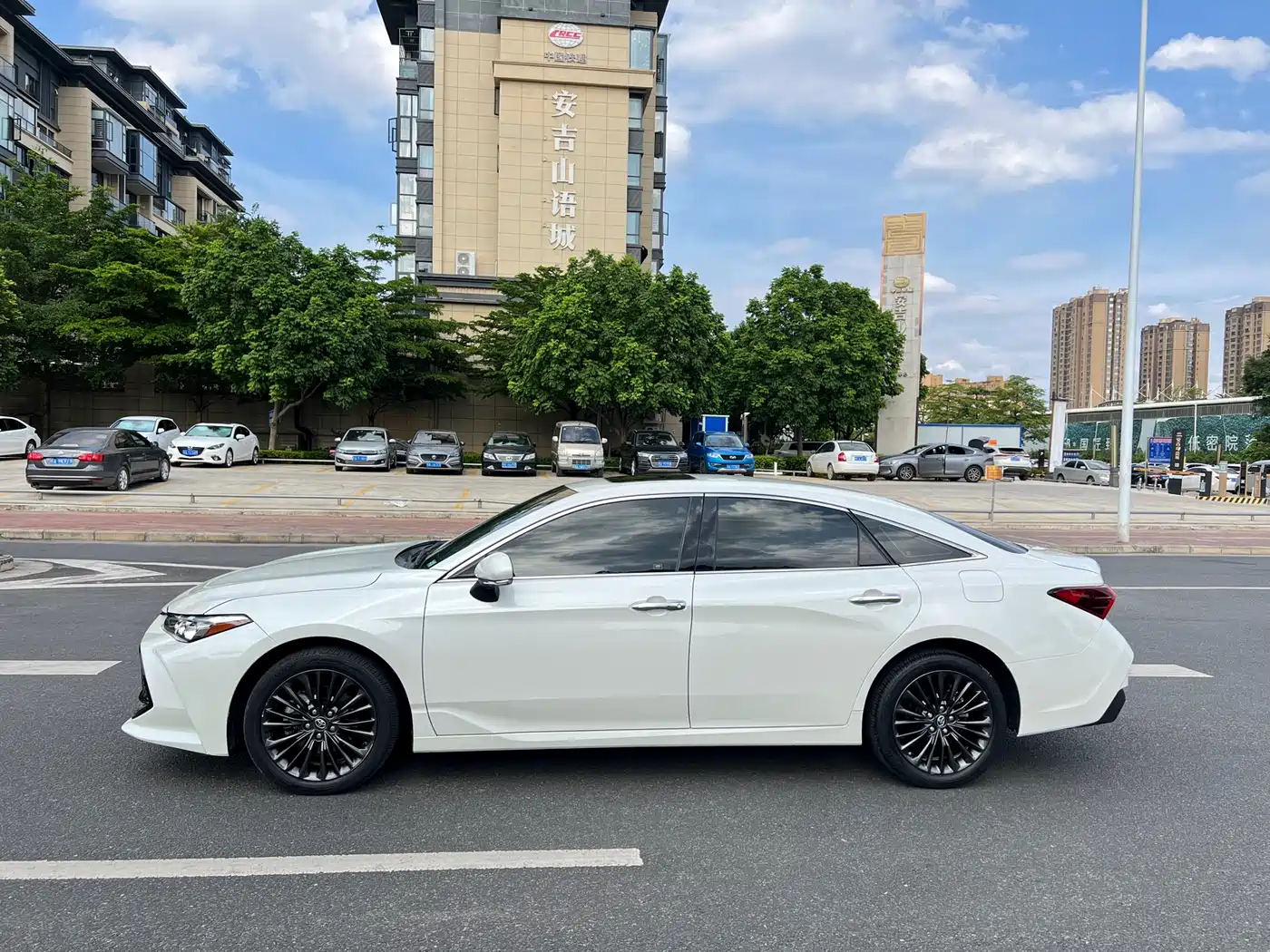 Toyota Avalon 2019 2.0L XLE Premium Edition (China VI) фото 4