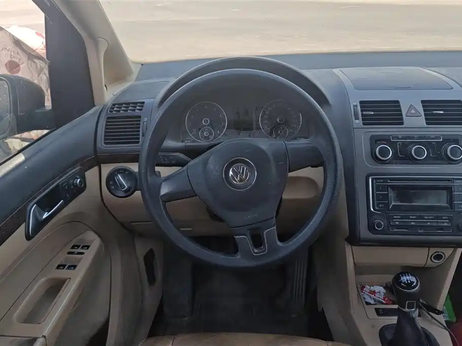Volkswagen Touran 2013 1.4T Manual Comfort 5-seater фото 15