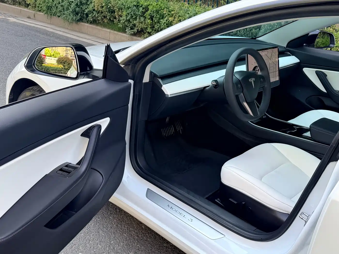 TESLA MODEL 3 (IMPORTED)