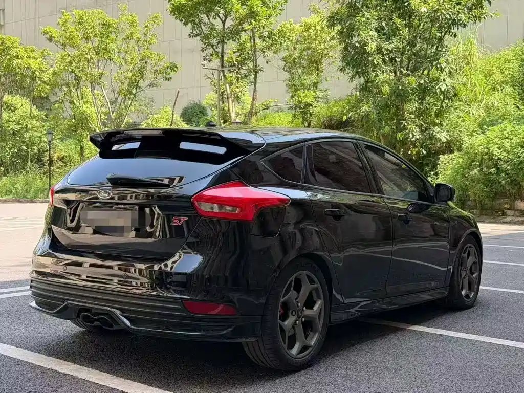 Ford Focus (Import) 2018 2018 2.0T ST Standard