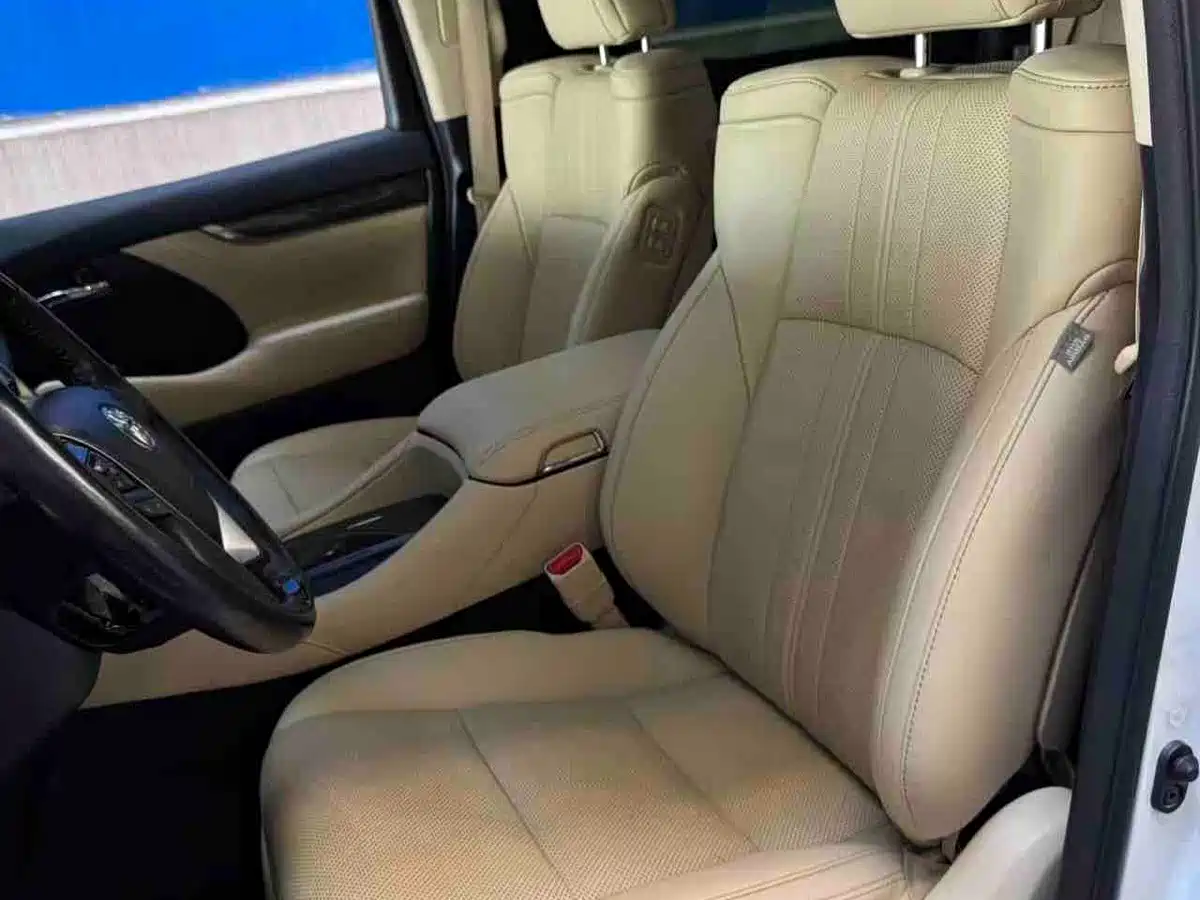 Фото 8 - Toyota Vellfire