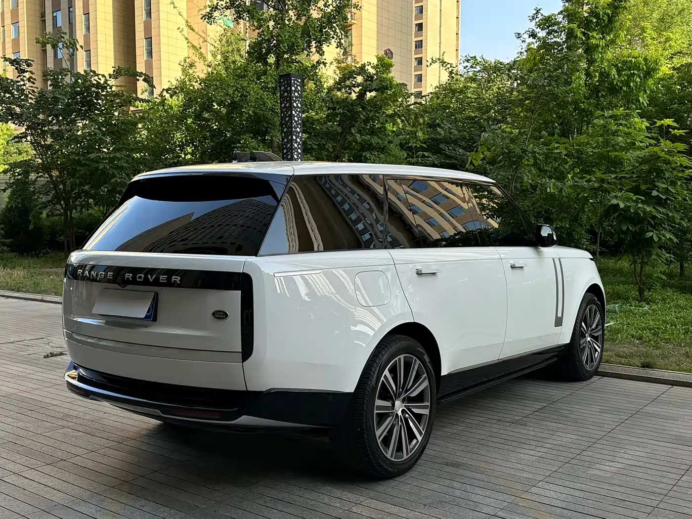 Land Rover Range Rover 2023 3.0 L6 400PS Genesis Extended Version фото 7