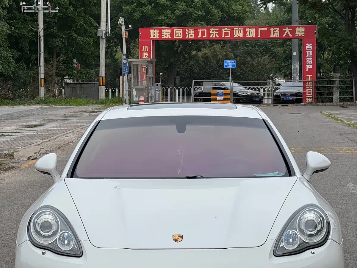 Porsche Panamera 2013 Panamera 4 Platinum Edition 3.6L фото 3