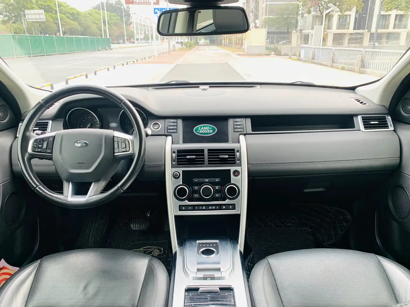 Land Rover Discovery Sport 2018 240PS SE Edition фото 12