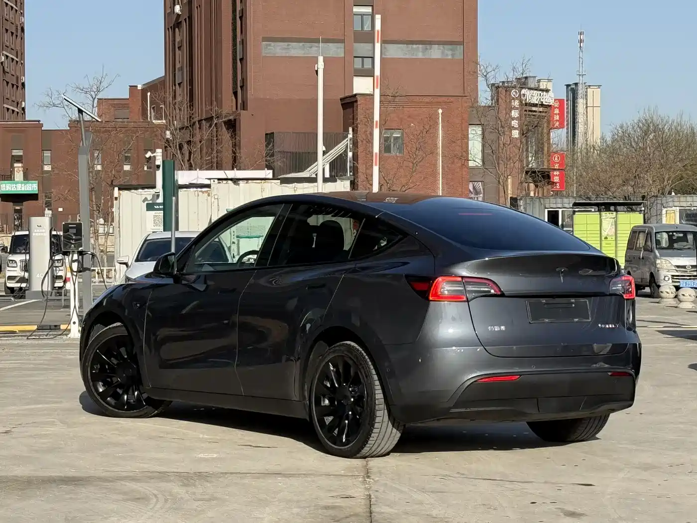 TESLA MODEL Y