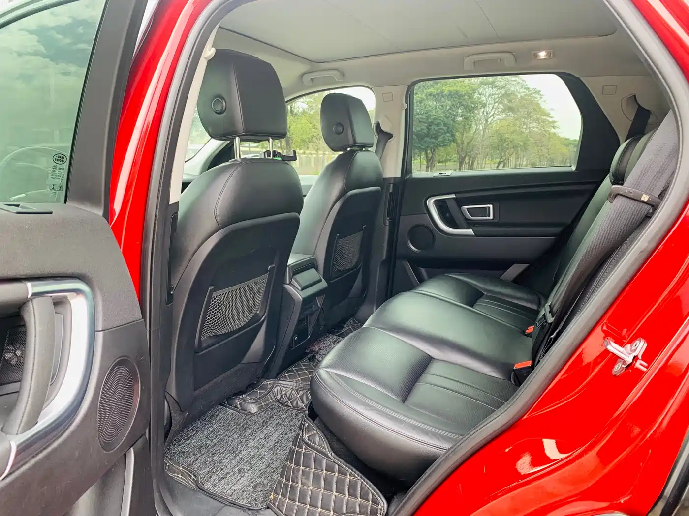 Land Rover Discovery Sport 2018 240PS SE Edition фото 8
