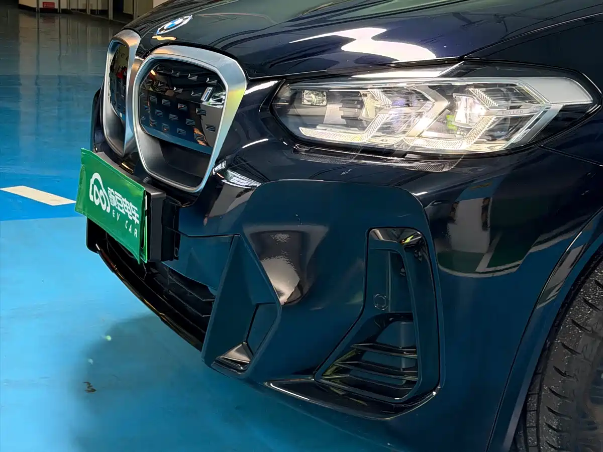 BMW iX3 2022 Leading Edition фото 6