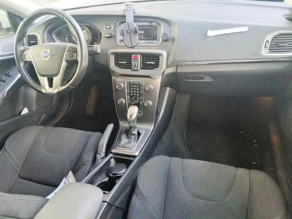 Фото 12 - Volvo V40