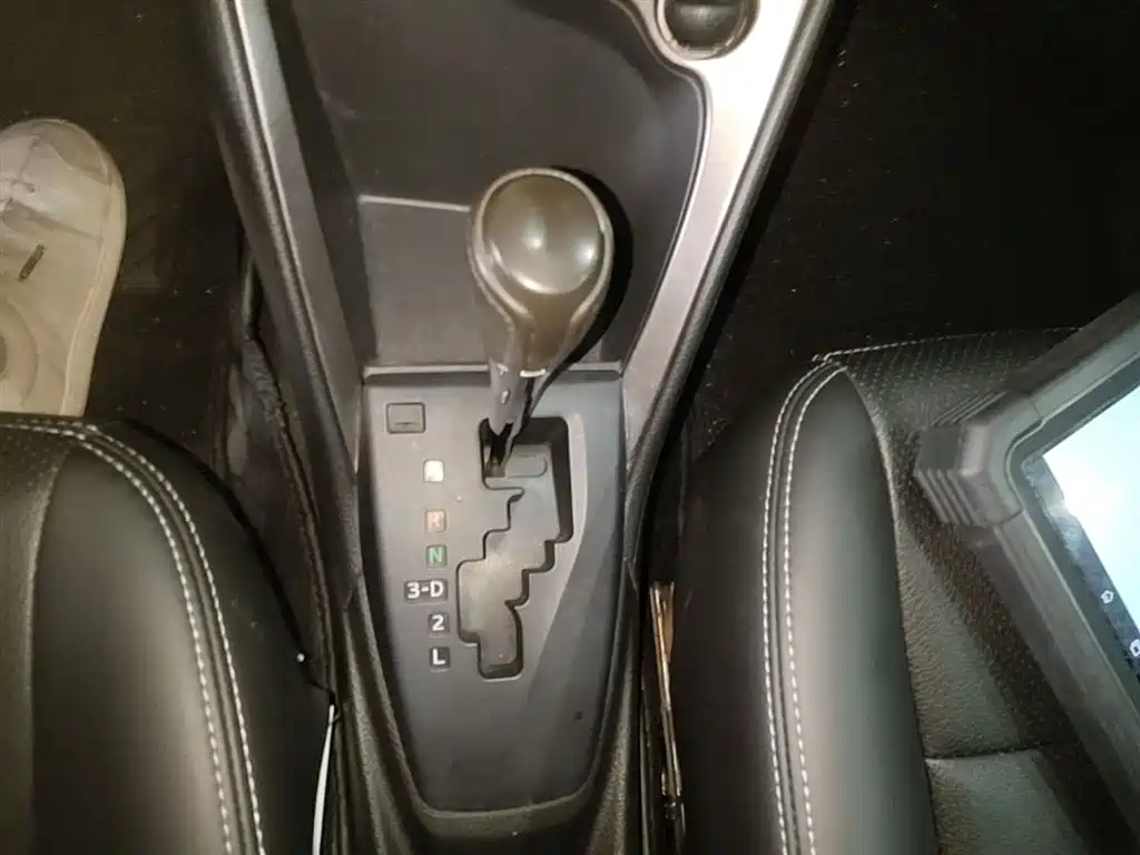 Toyota YARiS L Zhi Xuan 2015 1.5E Auto Charming Edition фото 14