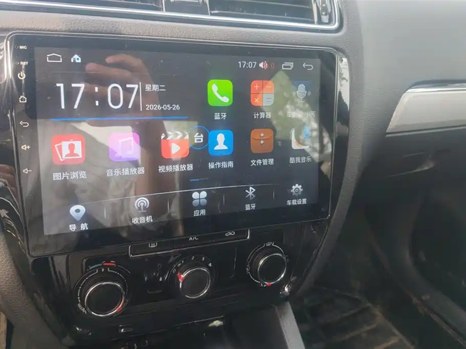 Volkswagen Sagitar 2015 1.6L Automatic Comfort фото 13
