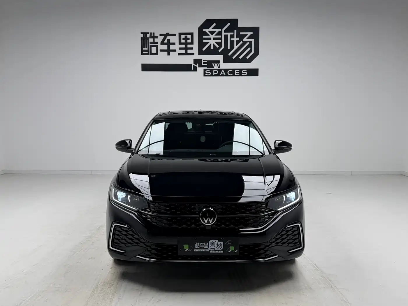 Volkswagen Passat 2025 Outstanding 330TSI Starlight Elite Edition фото 2