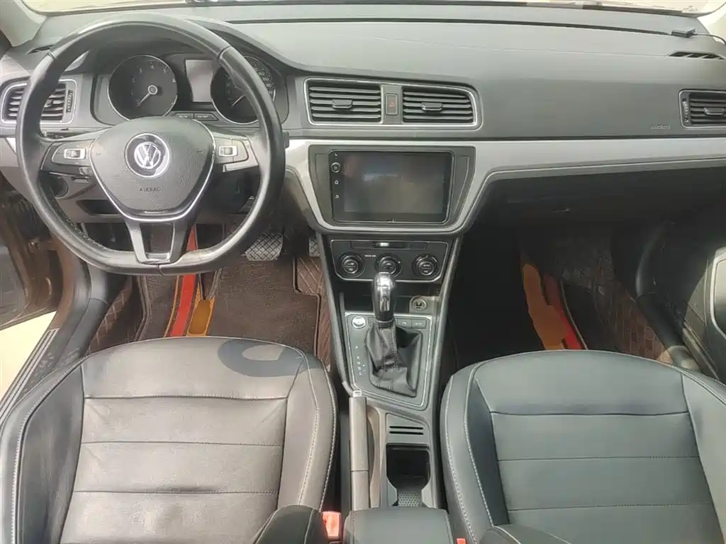 Volkswagen Lavida Tour 2017 180TSI DSG Comfort Edition фото 10