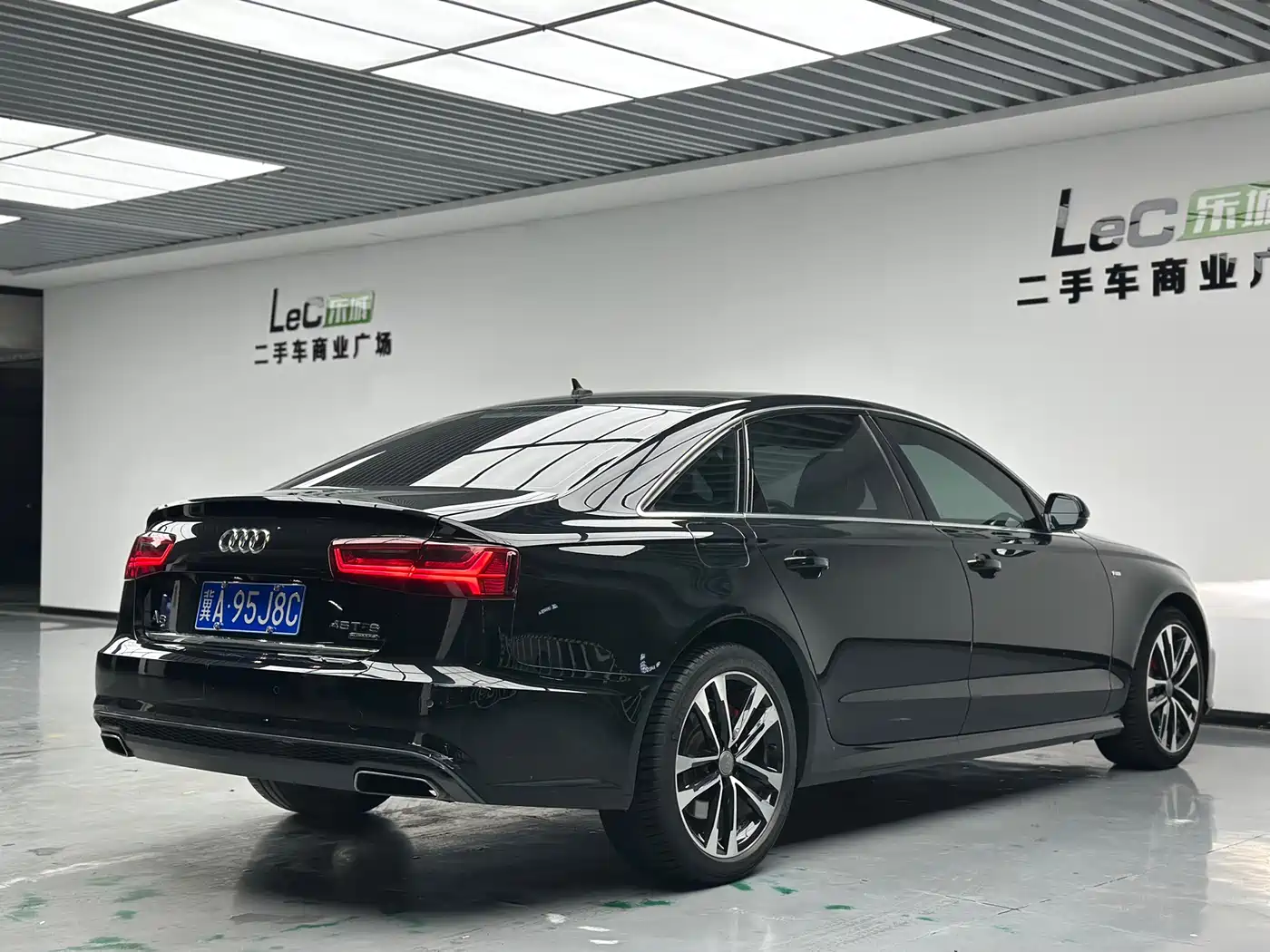 Audi A6L 2018 30th Anniversary 45 TFSI quattro Sport фото 4