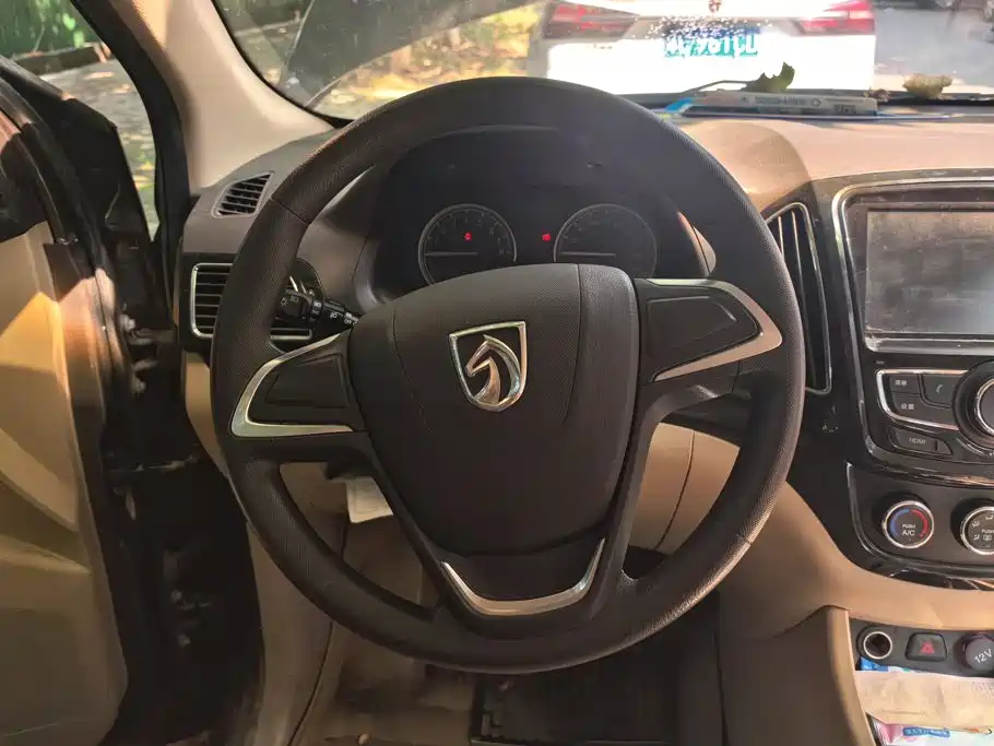 Baojun 730 2015 2014 1.5L Manual Comfort 7-seater