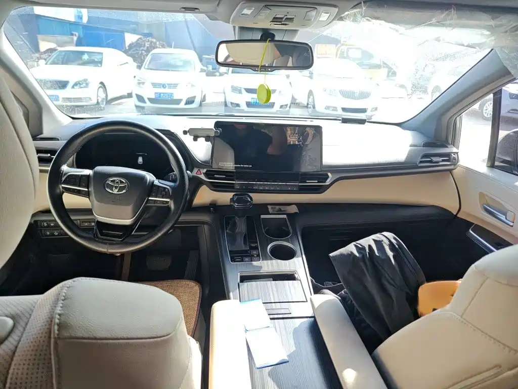 صورة 14 - Toyota Sienna