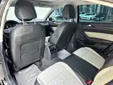 Photo 10 - Volkswagen Magotan