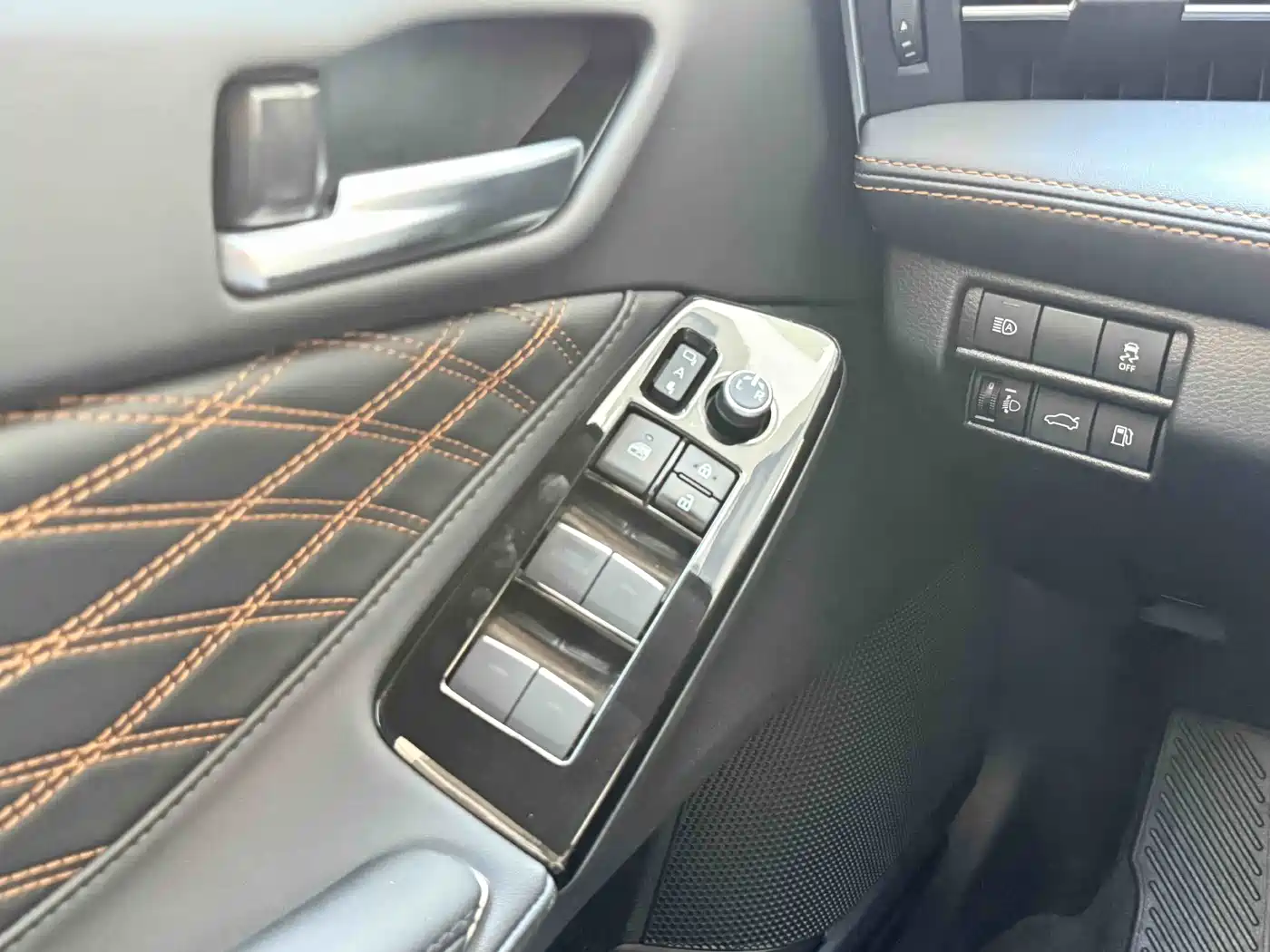 Toyota Avalon 2024 Hybrid 2.0L Luxury Edition фото 10