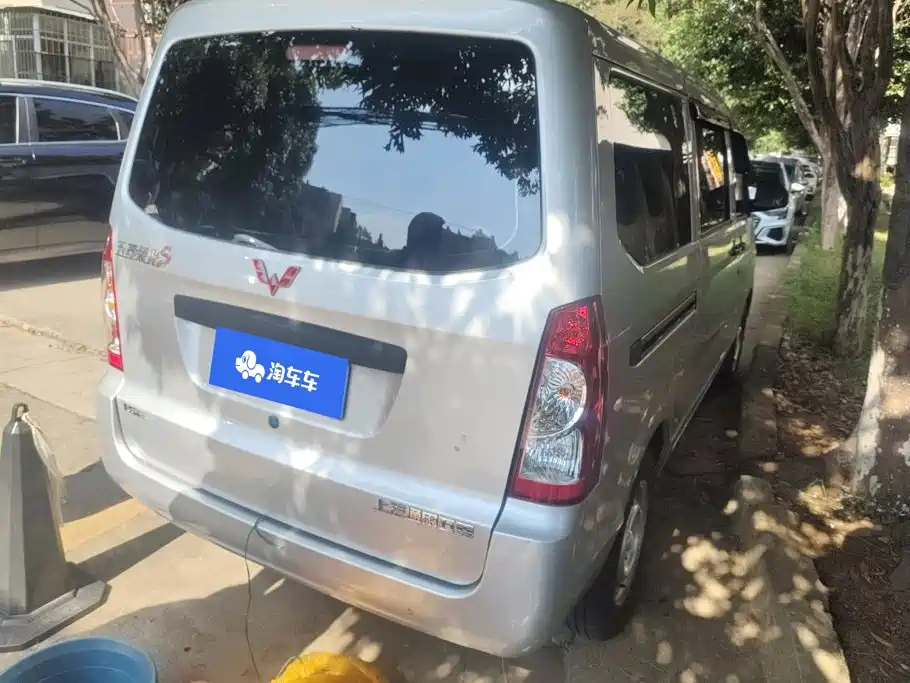 Wuling Motors Wuling Rongguang S 2025 2023 1.5L Base 5/7 Seater