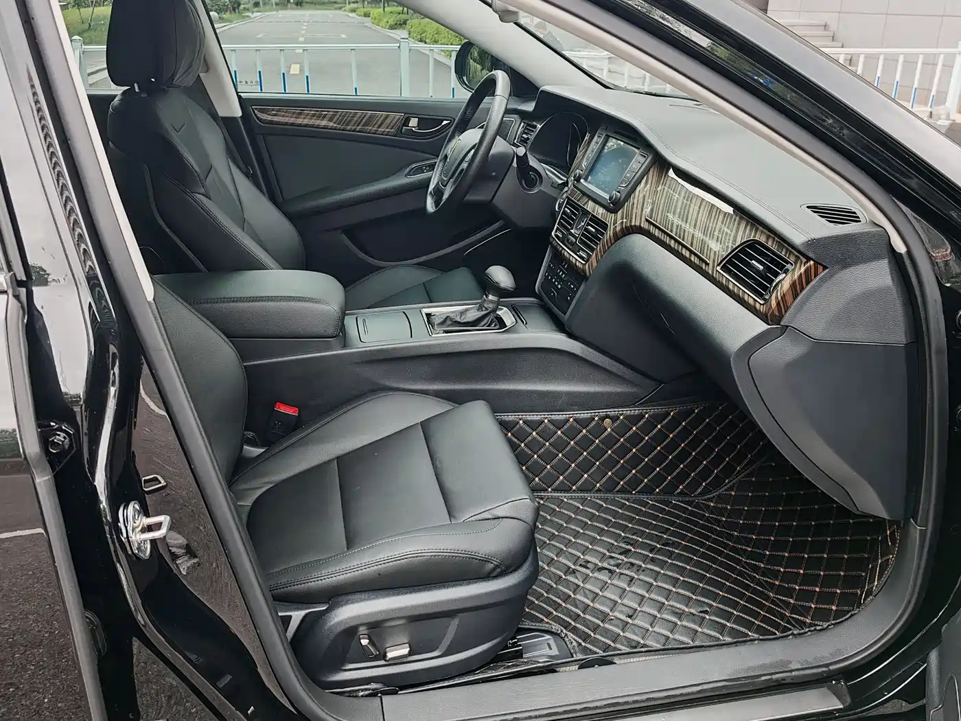Hongqi H7 2021 1.8T Comfort Edition фото 12