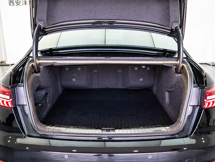 Фото 23 - Audi A6L