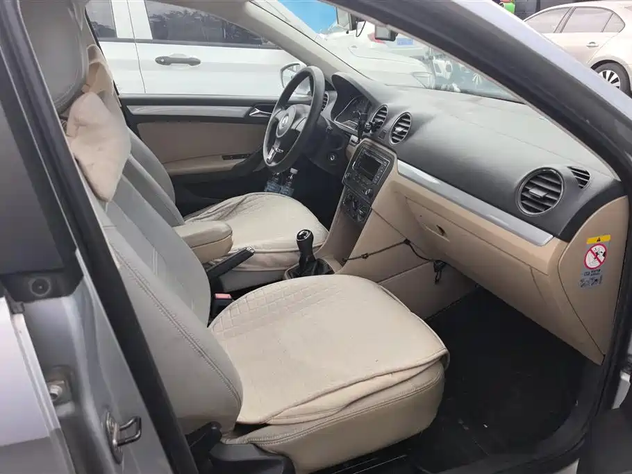 Volkswagen Jetta 2013 1.6L Manual Comfort фото 8