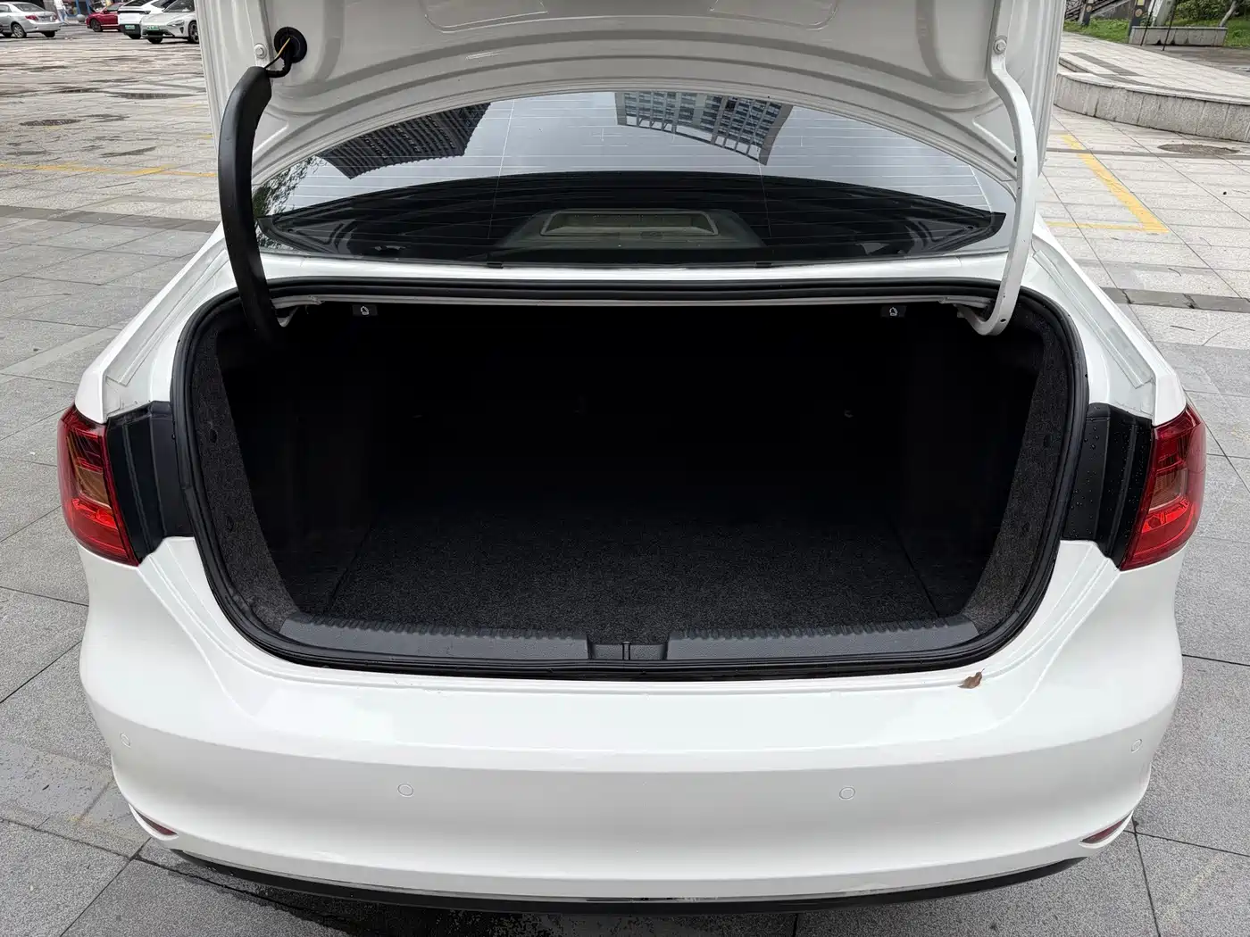 Photo 12 - Volkswagen Sagitar