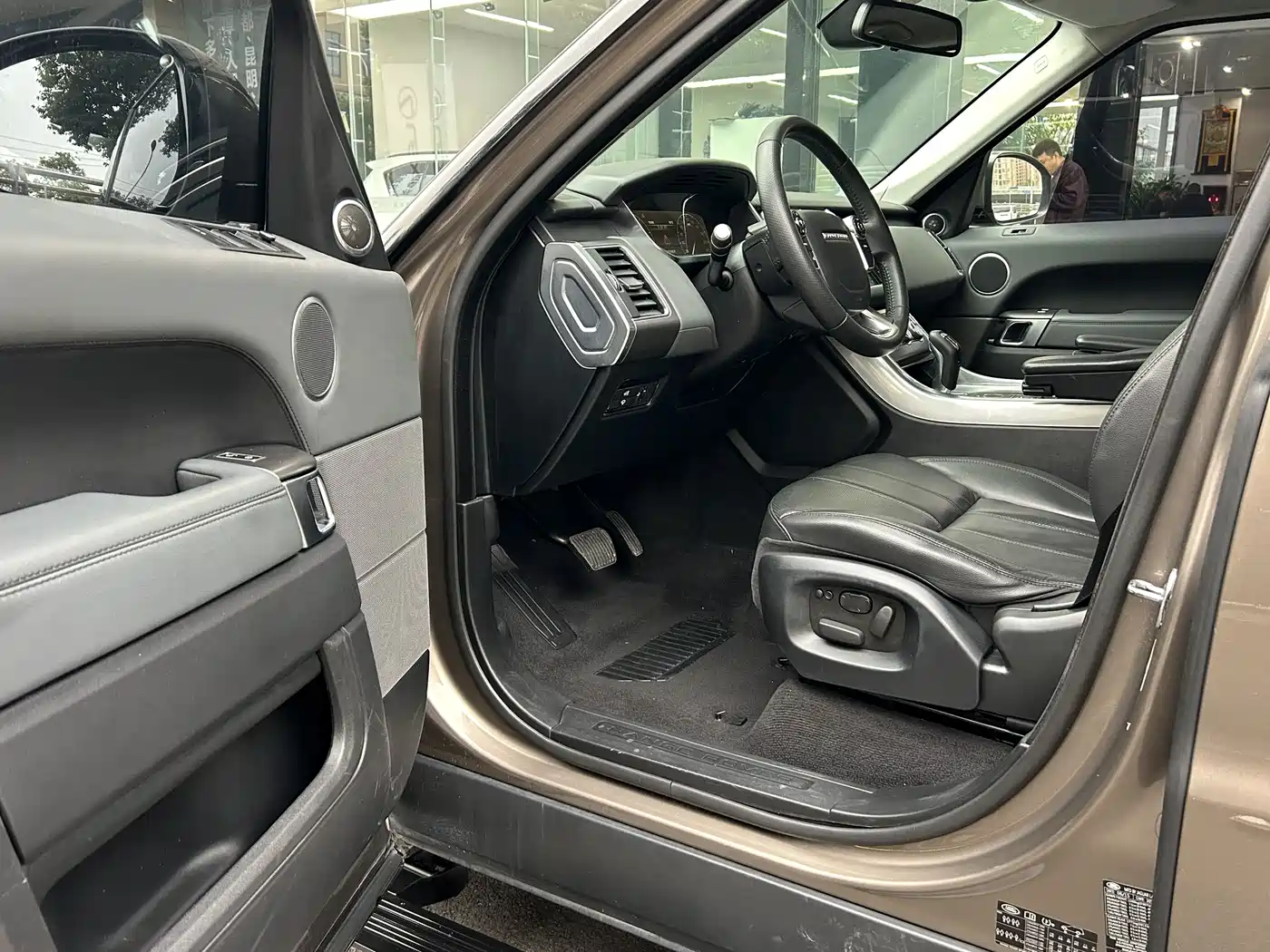 Land Rover Range Rover Sport 2016 Model 3.0 SC V6 SE фото 10