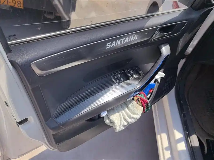 Volkswagen Santana 2015 1.4L Manual Trend Edition фото 7