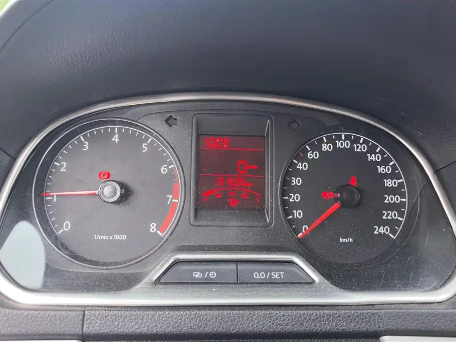 Volkswagen Jetta 2013 1.6L Manual Comfort фото 14