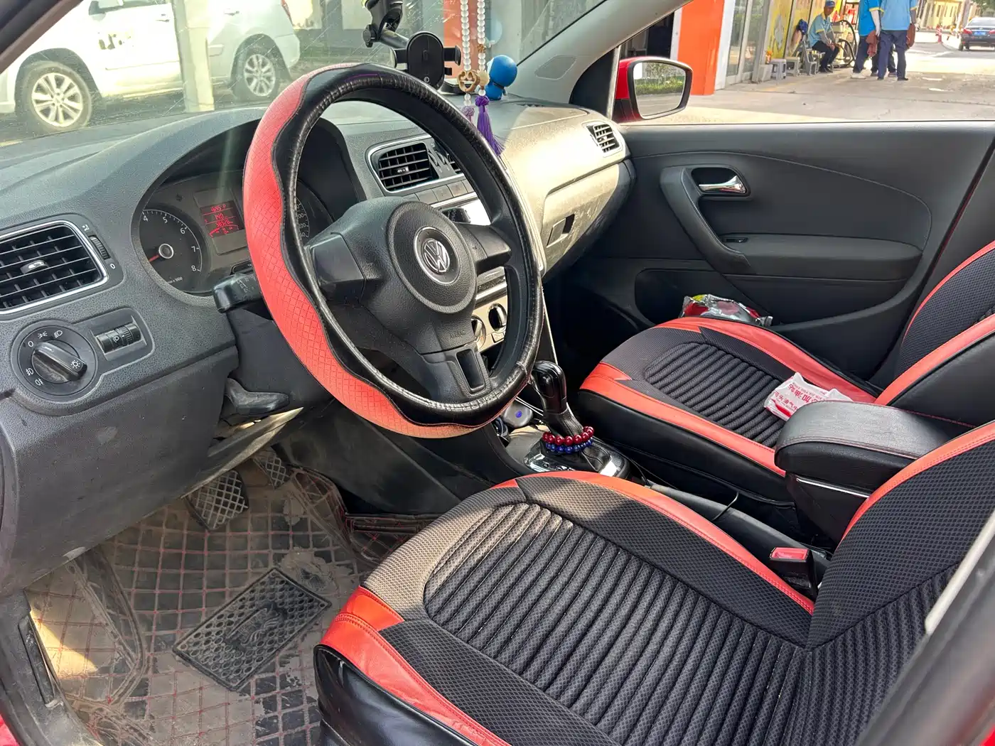Volkswagen Polo 2013 1.6L Automatic Comfort Edition фото 9