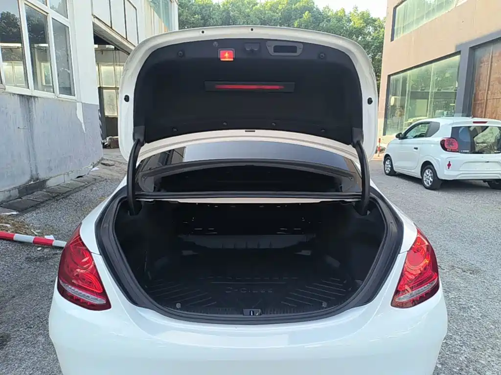 Фото 19 - Mercedes-Benz C-Class