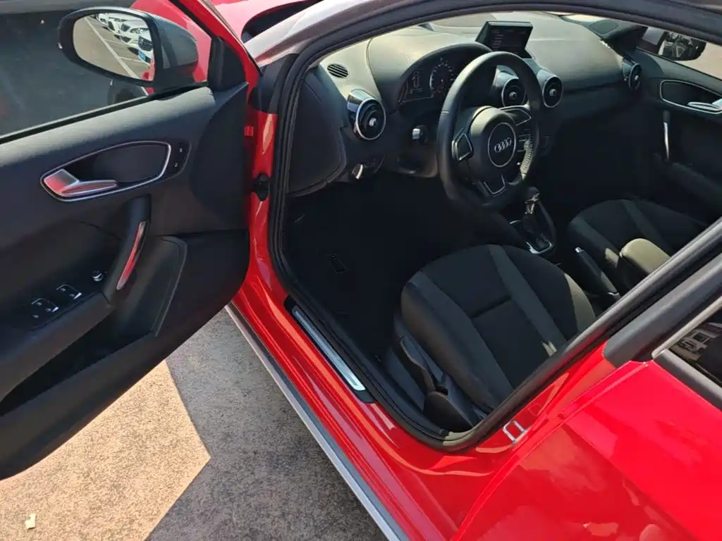 Audi A1 2017 2016 30 TFSI Sportback Design Style Edition