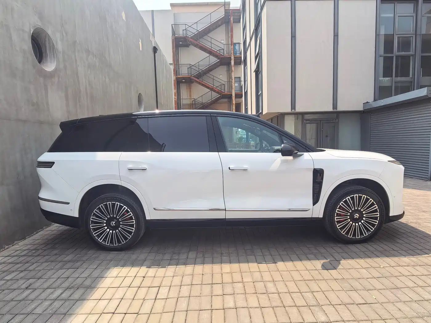 NIO ES8 2025 Base Model 7-Seater фото 5