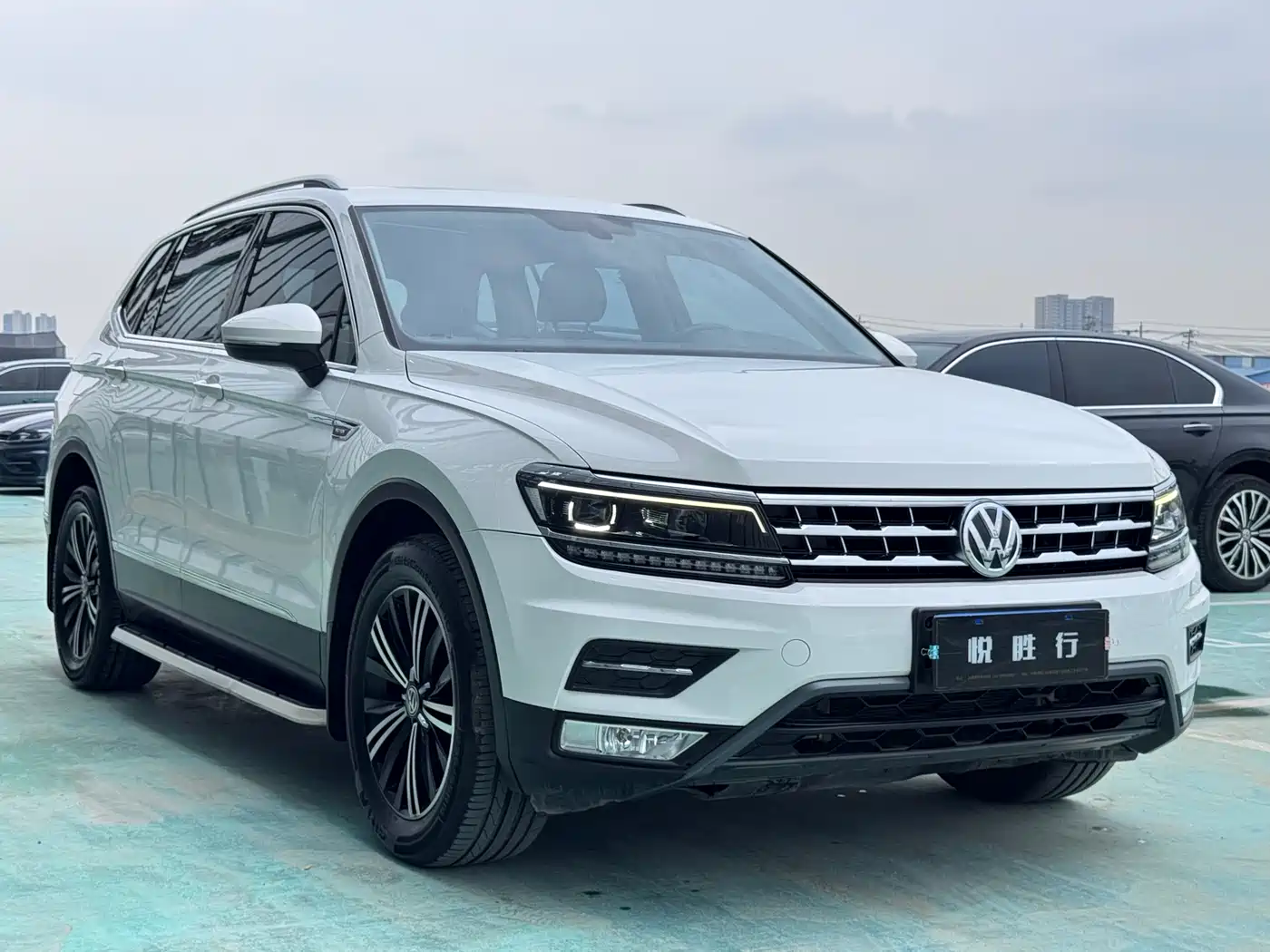 Volkswagen Tiguan L 2018 380TSI Automatic AWD Luxury Edition фото 3