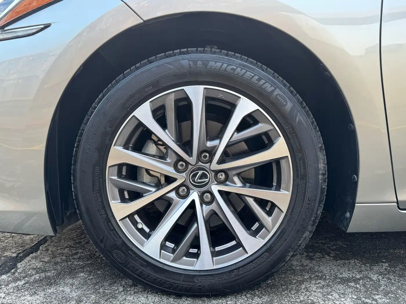 Фото 26 - Lexus ES
