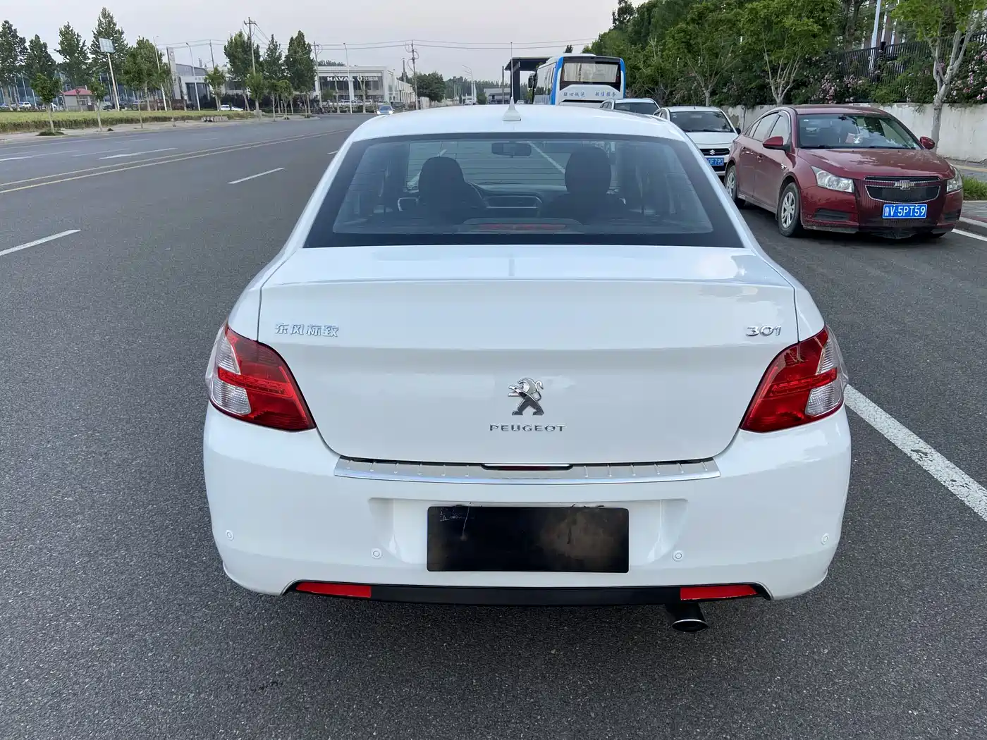 Peugeot 301 2014 1.6L Manual Comfort Edition фото 5
